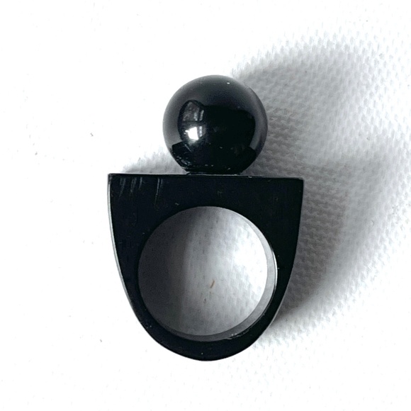 Vintage Size 7.75 Lucite Ring Chunky Ball Top Black Statement Unisex - Picture 3 of 10